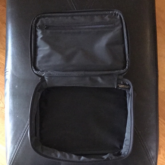 PERRY ELLIS MENS LEATHER TOILETRIES CASE EUC - Picture 6 of 6